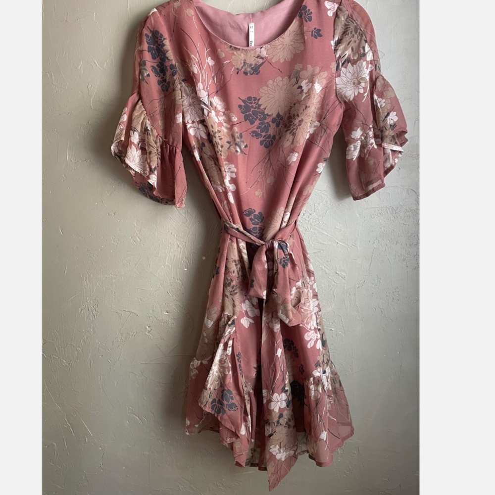 Floral Selfie Leslie Dress